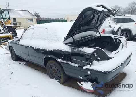 2011 Ford Crown Victoria Police Interceptor z USA, uszkodzony, nr VIN 2FABP7BVXBX159351